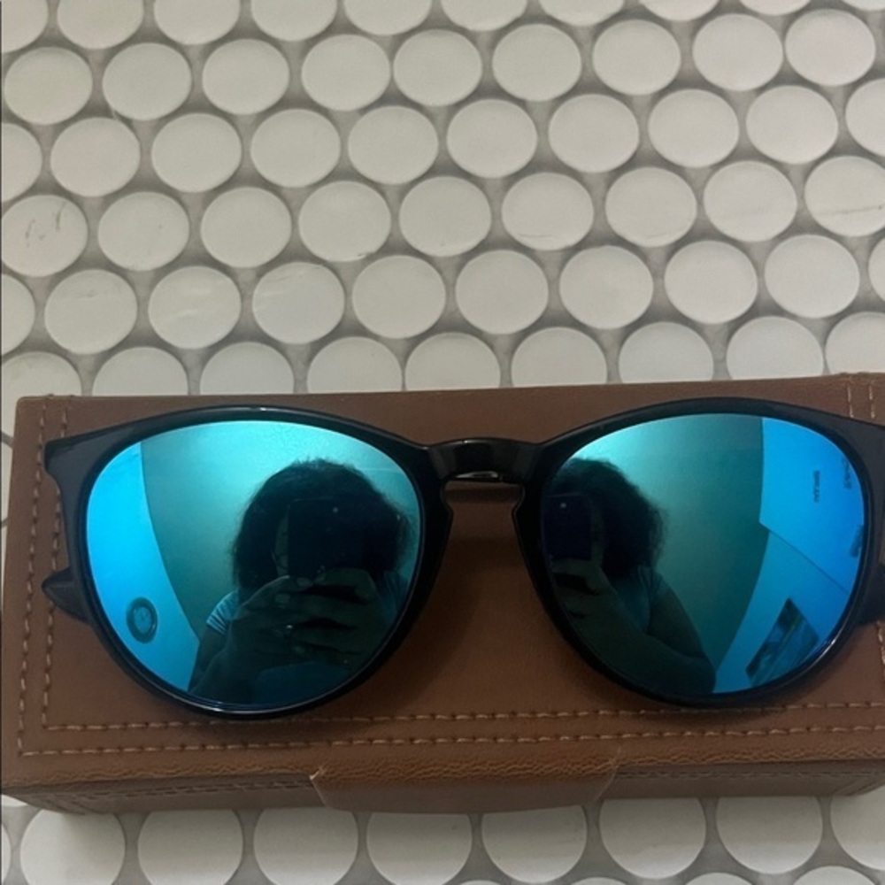 Sungait Stylish Black and Blue Sunglasses - Picture 1 of 3